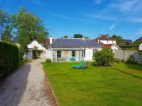 Cocooning bubble and immersive veranda in a green setting 100m from the beach Hotels in Varaville