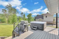FLAT Lakefront Home at Summer Breeze w/ Private Dock & Kayaks & Paddle Boards