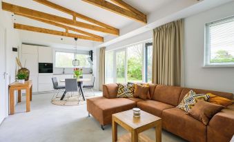 Bungalow in Eureka with Spacious Garden