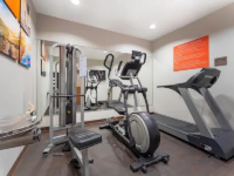 コンフォート スイーツ モンロービル - ピッツバーグ イースト モンロービルのホテル