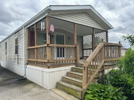 Cozy home in charming Norwalk with AC, WiFi. Cedar Point/Summit Race//Sports Par