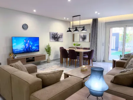 Hotel Apartment in Sheikh Zayed – Zayed Suites A Отели рядом с достопримечательностью «Миср Юниверсити фор Сайенс & Текнолоджи»