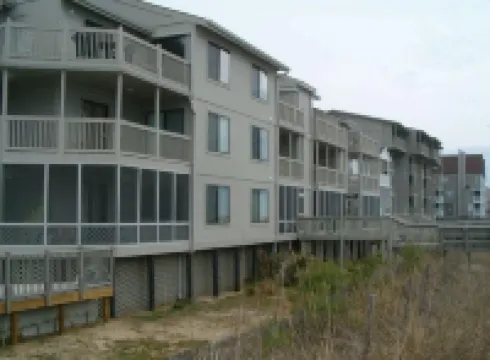 Vacation at a Cozy Oceanfront Beach Getaway
