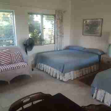 Private Island w Causeway to Town, 2 Bedroom, 2 bathroom, Full kitchen, Sleeps 6 Rooms