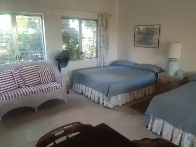 Private Island w Causeway to Town, 2 Bedroom, 2 bathroom, Full kitchen, Sleeps 6 Отели в г. 