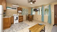 Cococabana7 newly renovated 1BR/1BA apar in downtown Coco, 5 min walk to beach.
