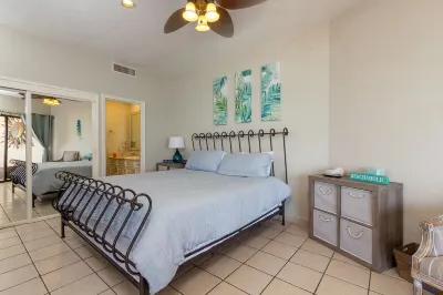 TRUE BEACH FRONT PARADISE, FREE SUNSETS!, YOU'LL LOVE IT FOREVER... Hotels in 