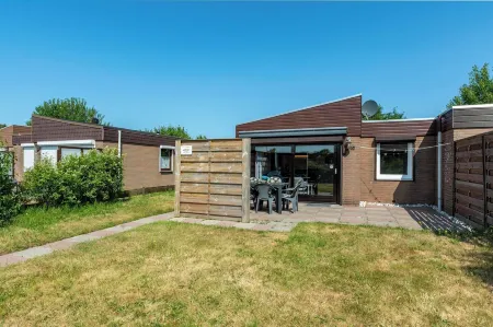 Bungalow in Callantsoog Near the Beach Отели в г. Callantsoog