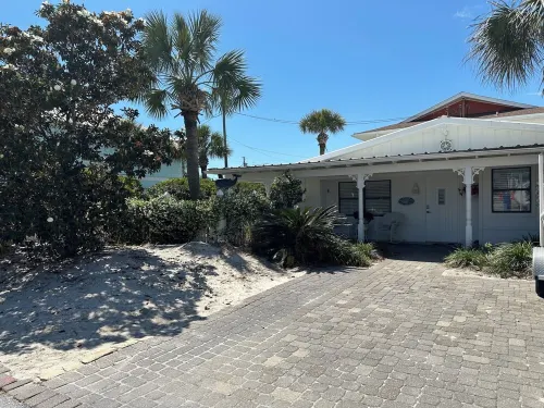 Lovely Beach Cottage w/ Private Fountain Pool