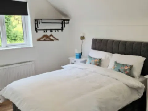 2 ベッド コテージ - スリープス 4 - プライベート ガーデン - パーキング オーマのホテル