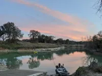 Escape to a Cute Cottage type 2/1 "BIG" Tiny Home in the heart of Canyon Lake.