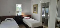 Pelican Beach Villa #1 Hotel dekat Parrot Cay