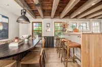 Union Cottage - One Block from Warren St Hotels in Hudson