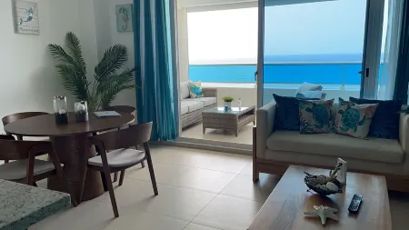 Condo Arco Iris , in the beach, pool, hot water