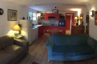 Charming T2 garden with trees and parking, close to beaches and golf course. Hotels in Seignosse