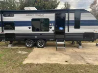 Serene lakeside environment 러셀 카운티 호텔