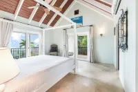 Captivating and breathtaking villa with 360 degree view overlooking the ocean Hotel a Venetian Road Settlement