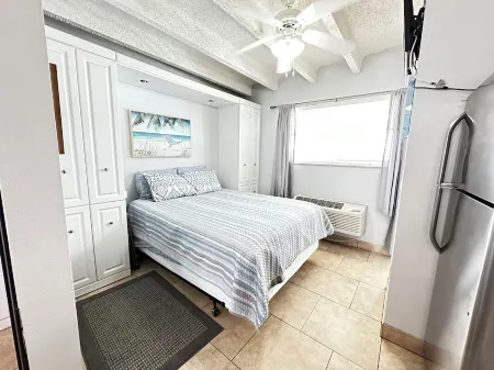 Your Coastal Retreat in Daytona – Welcome to Our Beach Escape Отели рядом с достопримечательностью «Университет Бетун-Кукман»