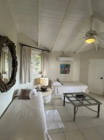 Very Spacious, Private, Open Plan Retreat. Pool And Stunning Views Of West Coast