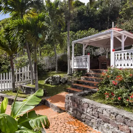 Flamboyant Cottage - Spectacular View & Pool