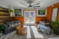 Private Historic Farmhouse Cabin on 30 acres 15 minutes from Asheville