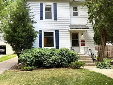 Private Entire Apartment near Beloit College