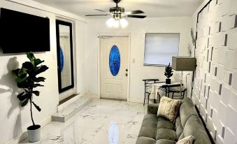 Miami Gardens Comfort Suite by - 0224o12000lli5tyj6245 R 339 206 R5 D