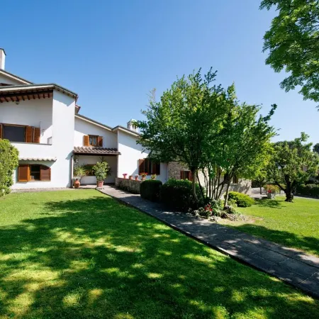 Private villa near Certaldo and San Gimignano with swimming pool and large garden.