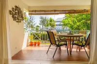 The Holiday Hub Close to Amenities and Beach View