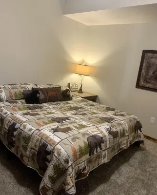 Peaceful Cabin with Beautiful Mountain Views Hotel dekat Jewel Cave National Monument