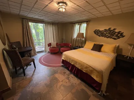 Secluded Suite in the FOREST