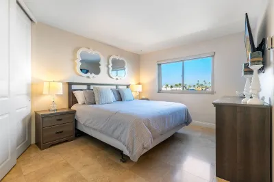 Located right on the Balboa Peninsula, few steps from the beach and the harbor.
