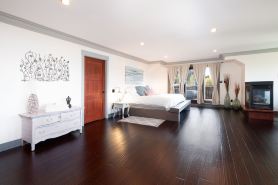 Large west coast home near the seaside