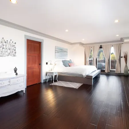 Large west coast home near the seaside