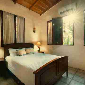 Casa Linda w/ Private Pool & BBQ Grill. Sleeps 8 Rooms