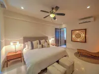 Luxurious beachfront penthouse! Panoramic views, white sand beach, private pool