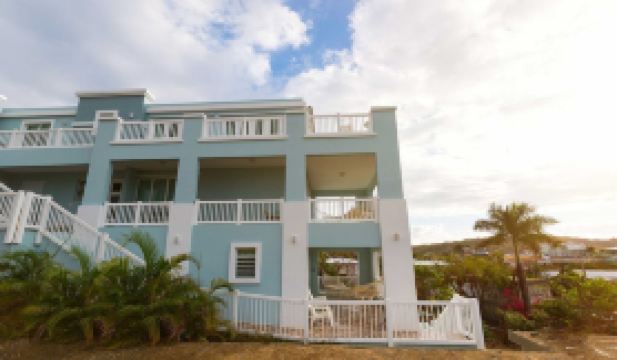 Sea Turtle Studio – Upscale Waterview Retreat, Stunning Sunrises & Full Kitchen!