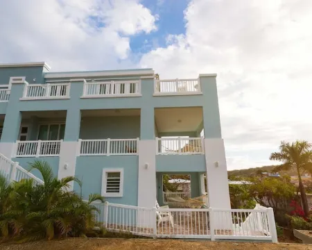 Sea Turtle Studio – Upscale Waterview Retreat, Stunning Sunrises & Full Kitchen! Hotels in Culebra
