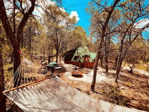 Pequeña Cabaña Mágica con Chimenea Interior