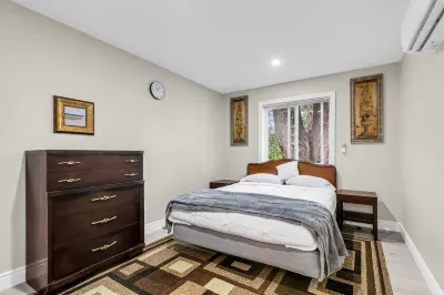 Luxury 2BR home with high ceilings with  BBQ/ patio in beautiful South Windsor.