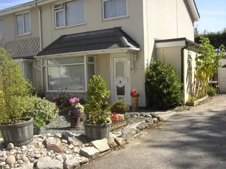 Family friendly 3-bedroom house.  . Sleeps 5. Отели рядом с достопримечательностью «Christchurch Priory»