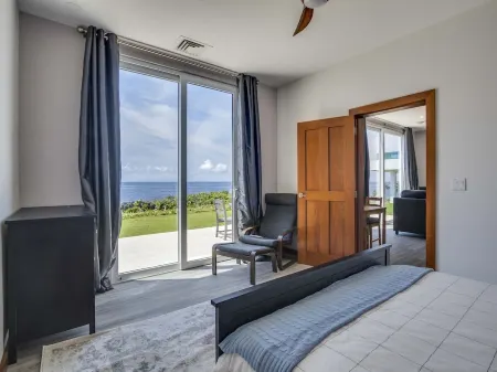 Stunning Oceanfront 5 Bed House with Infinity Pool