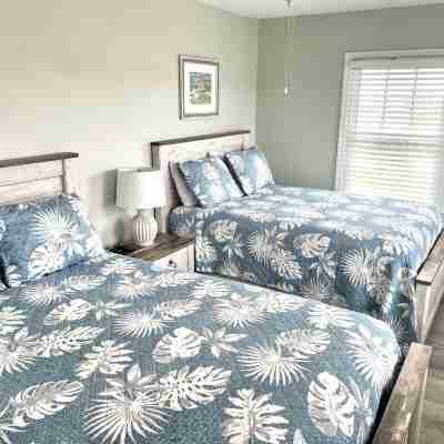 Emerald Isle at it's best at Sea Maiden West!!  Renovated BEACHFRONT home!! Rooms