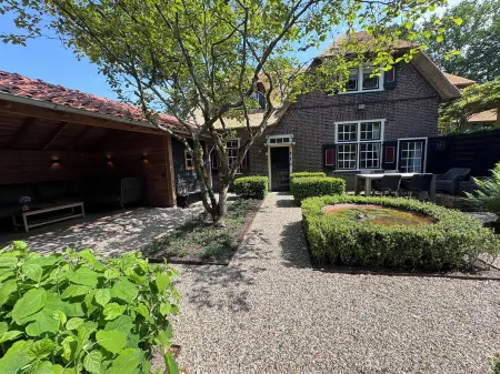 Beautiful cottage in Laren Отели рядом с достопримечательностью «Singer Laren»