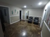 Multi-family peaceful retreat home sleeps15 with heated pool near Crystal River!