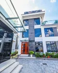 Arikays Homes - 3bdr/3bthr apartment with pool, hot tub, & gym.