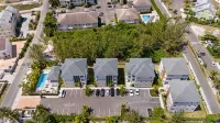 2BR Luxury Modern Condo: Baha Mar, Beach & Pool - Gated Community โรงแรมใน