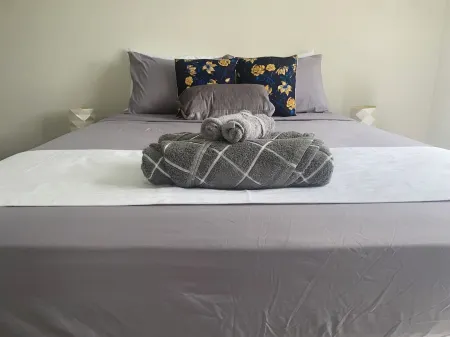 Cozy 2-bedroom apartment in lovely Rendezvous with AC, WiFi