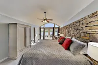 Butterfly Beach House-Private Sandy Beach(100, Boat Dock, 5BR/3BA, Sleeps 14