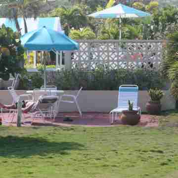 Cozy Romantic Bungalow  — 3 min walk to the beach, in front of the golf course! Hotel Exterior